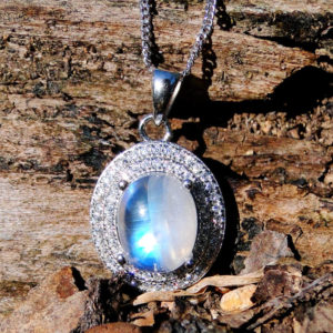 Pendentif pierre de lune véritable femme